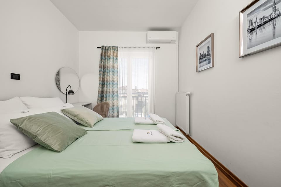 Bed, air conditioner