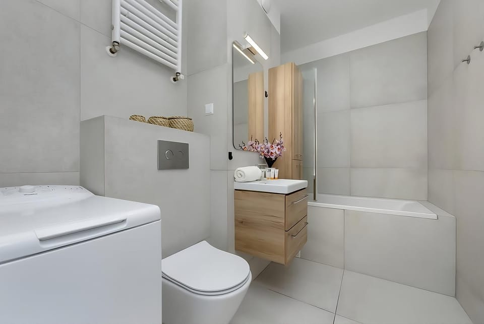Bath, towels, washing machine