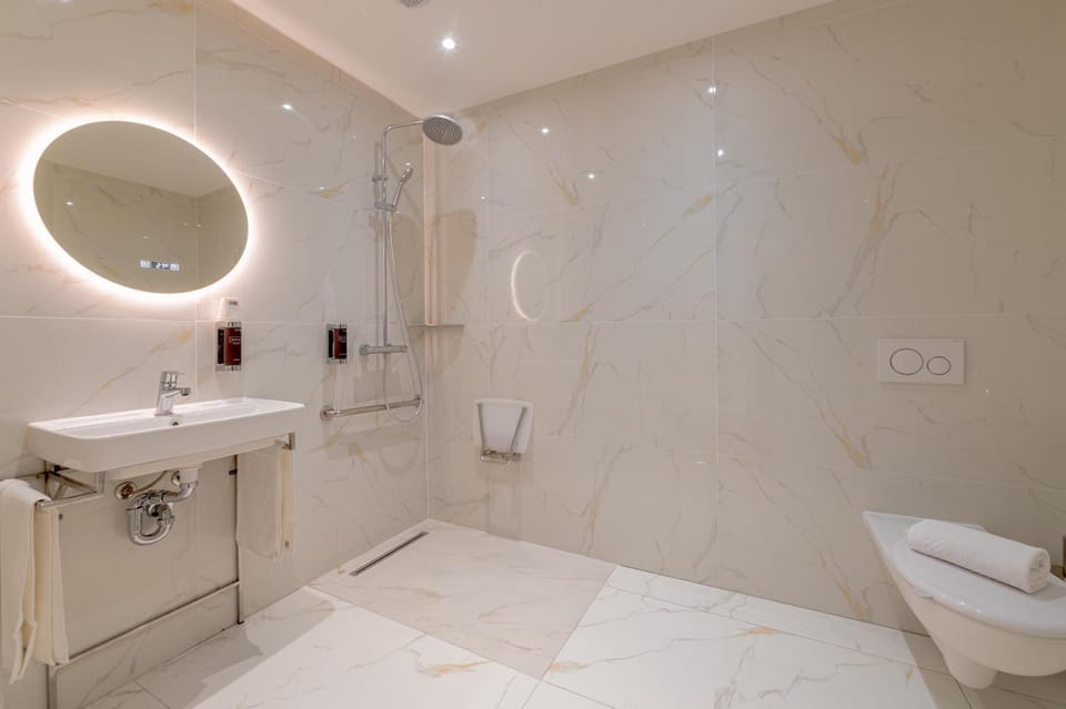 Bathroom, Facility for disabled guests