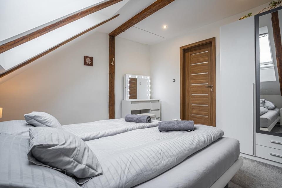 Bed, Bedroom, towels, wardrobe