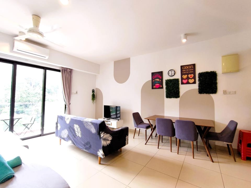 TV and multimedia, Living room, Seating area, Dining area, air conditioner