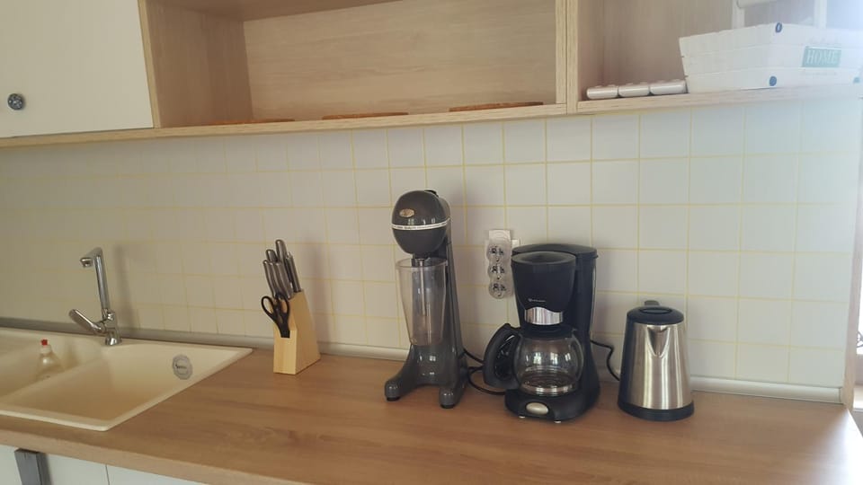 Coffee/tea facilities, Kitchen or kitchenette