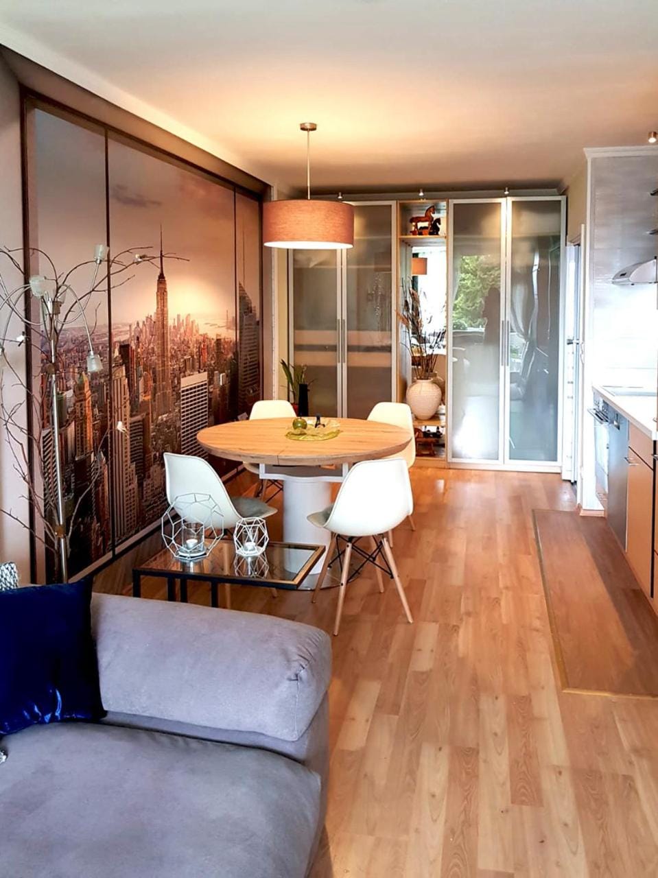 Coffee/tea facilities, Kitchen or kitchenette, Living room, Seating area, Dining area