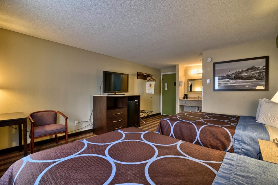 Photo of the whole room, Bedroom
