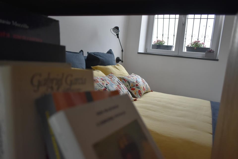 Property building, Bed, Photo of the whole room