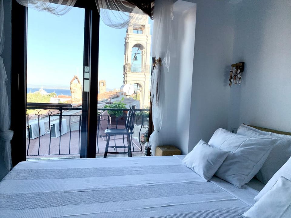 Bed, View (from property/room), Balcony/Terrace, Bedroom, Landmark view