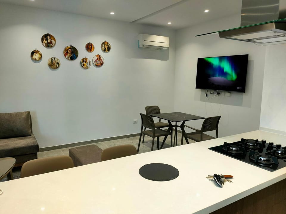 suite better than a Hotel jardin de carthage Apartment in Tunis Governorate, Tunisia