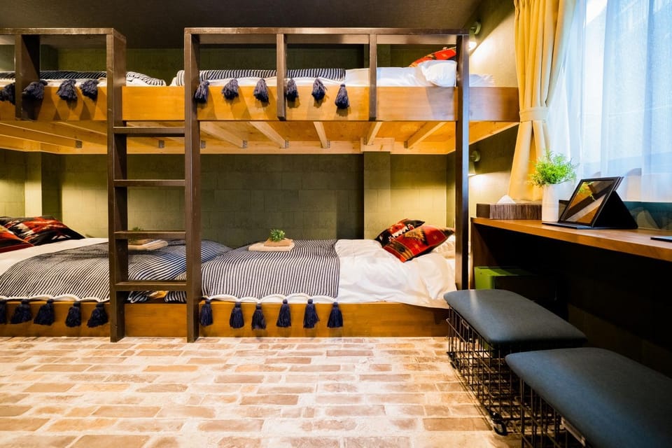 Bedroom, bunk bed