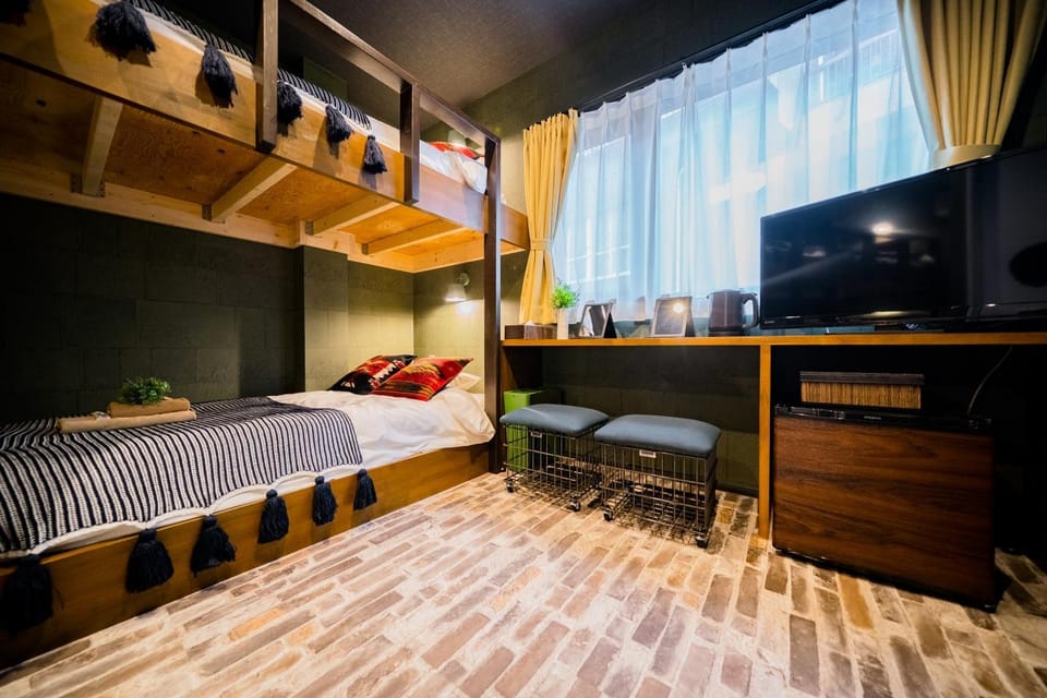 TV and multimedia, Seating area, bunk bed