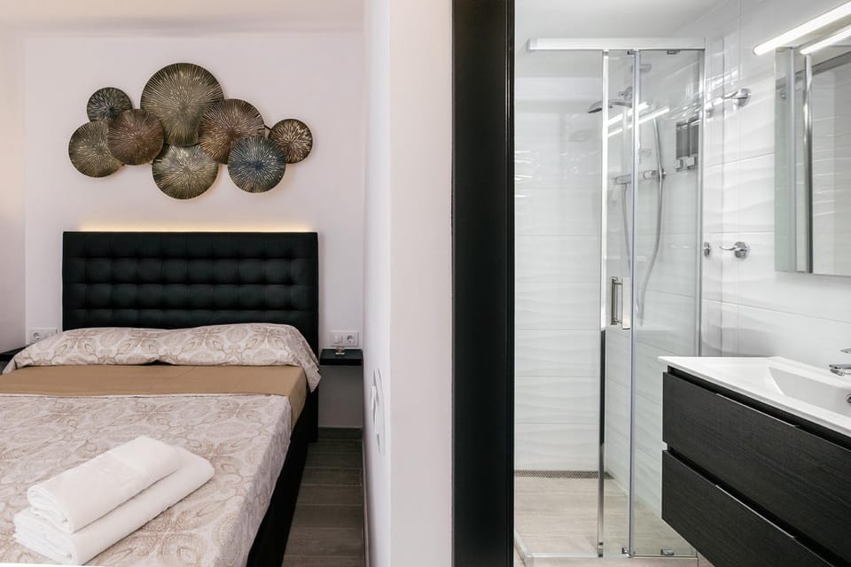 Shower, Toilet, Bed, Bathroom, Other, Other, Decorative detail, Decorative detail, Bedroom