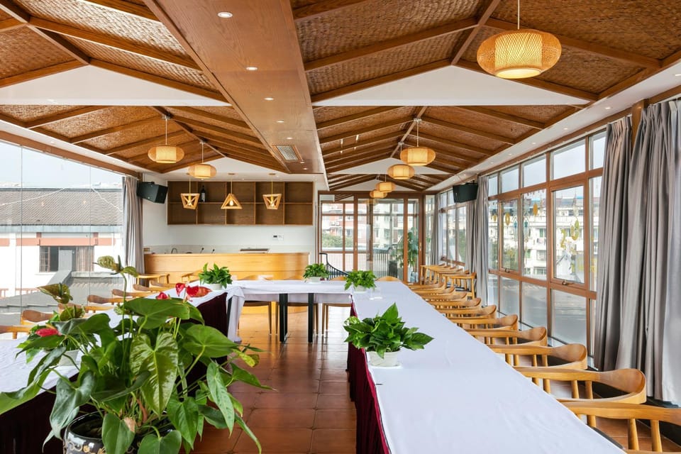 Restaurant/places to eat, Banquet/Function facilities