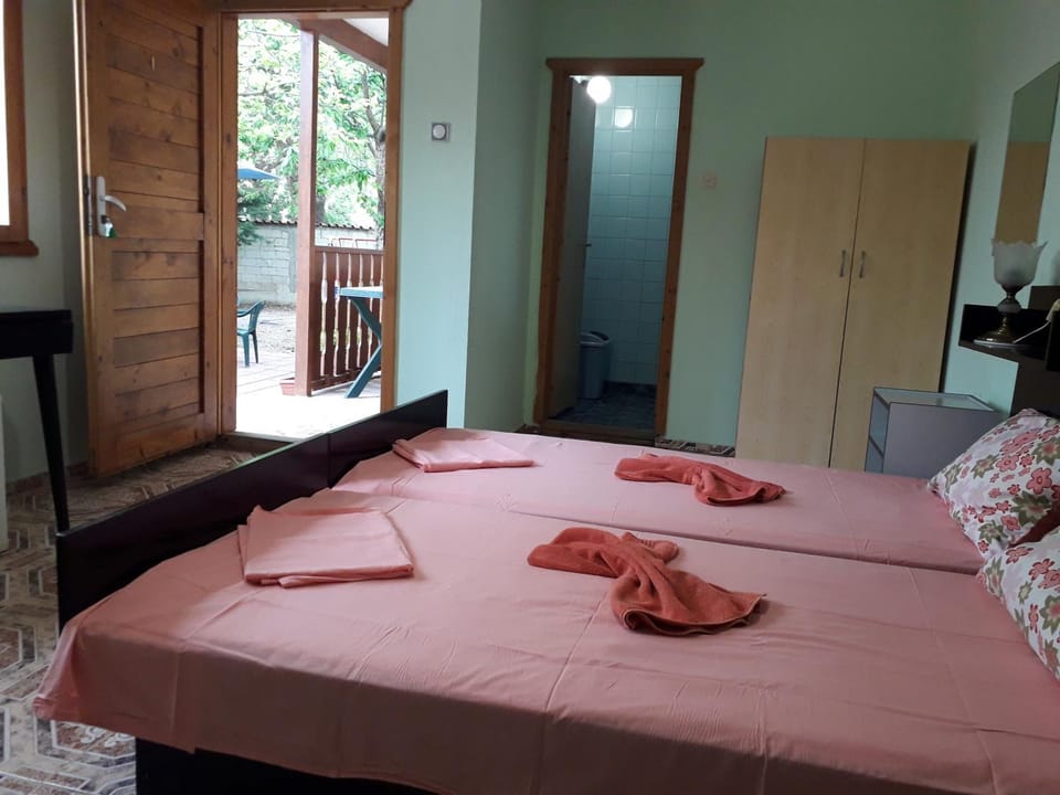 Bed, Photo of the whole room, Bedroom, towels, wardrobe