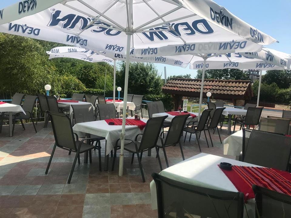 Restaurant/places to eat, Restaurant/places to eat, Day, Banquet/Function facilities