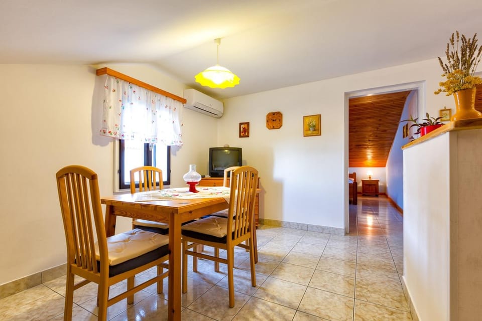 Apartments Nona, Miholaščica Bed and Breakfast in Primorje-Gorski Kotar County
