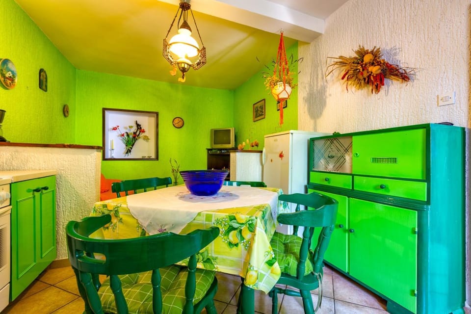 Apartments Nona, Miholaščica Bed and Breakfast in Primorje-Gorski Kotar County