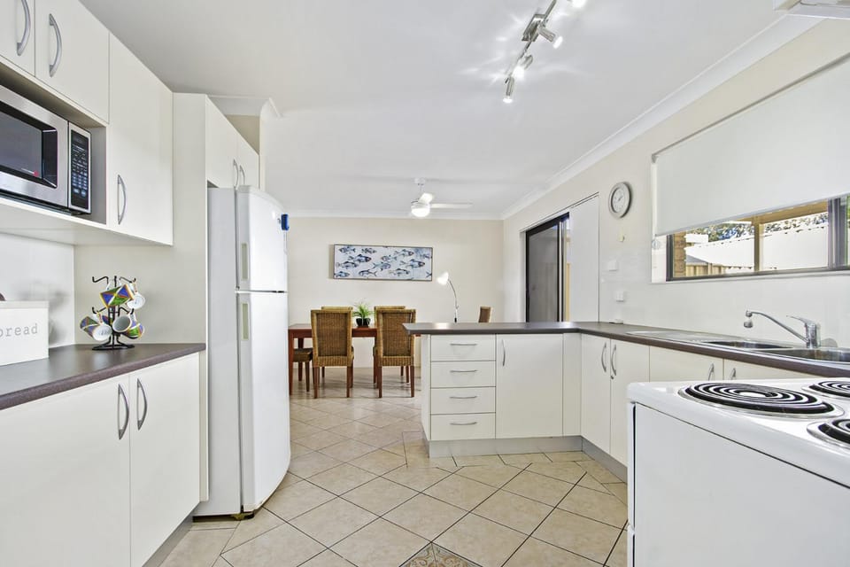 Beach Breeze - near Mollymook Beach & golf club House in Mollymook