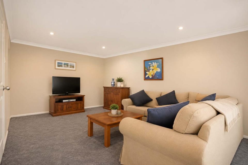 Bring the Dog, Boat and Family - lakeside escape House in Burrill Lake