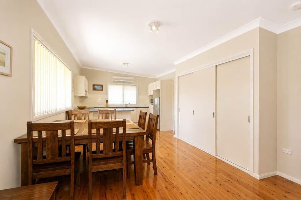 Bring the Dog, Boat and Family - lakeside escape House in Burrill Lake
