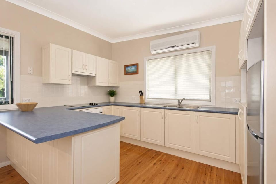 Bring the Dog, Boat and Family - lakeside escape House in Burrill Lake