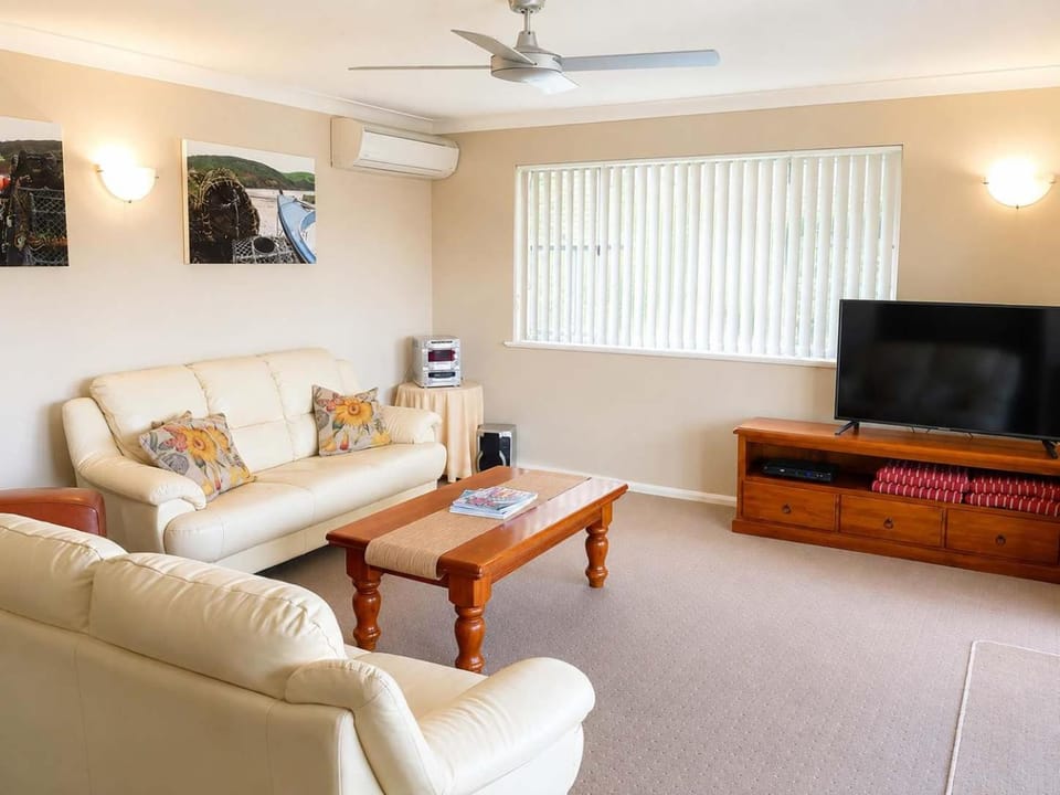 Southern Comfort - spacious 3BR family home House in Mollymook