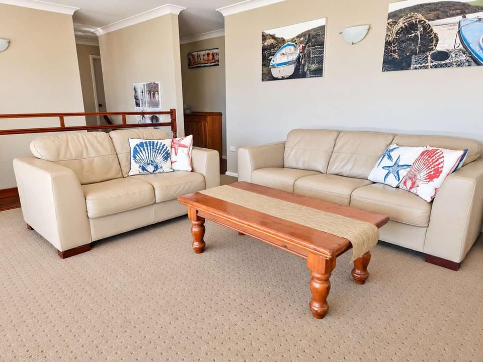 Southern Comfort - spacious 3BR family home House in Mollymook