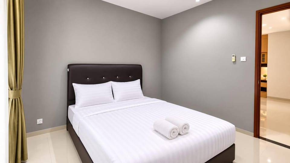 Bed, Bedroom, towels