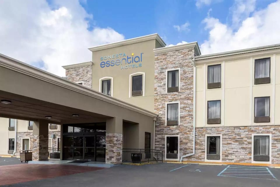 Property building, Day, Parking