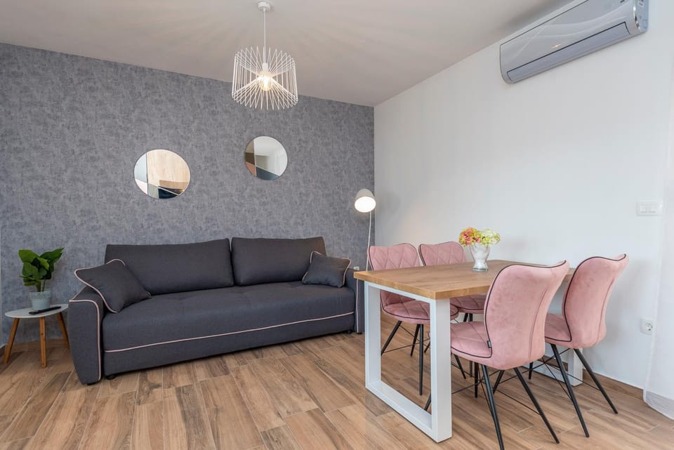Living room, Seating area, Dining area, air conditioner