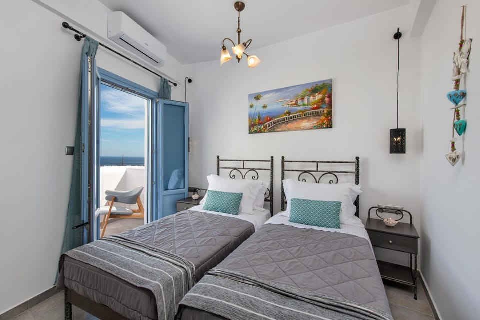 Photo of the whole room, Bedroom, Sea view