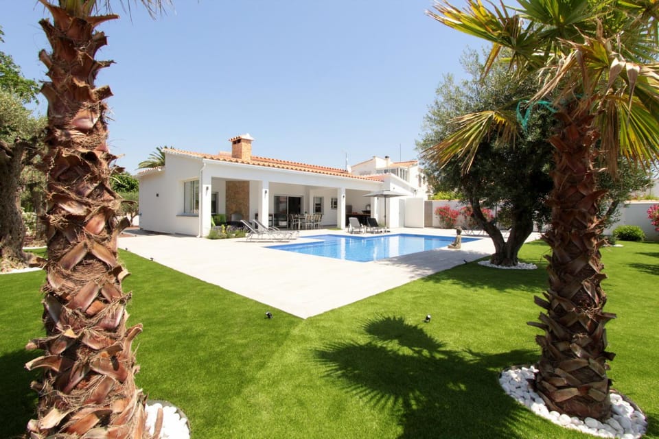 LEON INMO Villa Magna - 12262 Villa in Alt Empordà