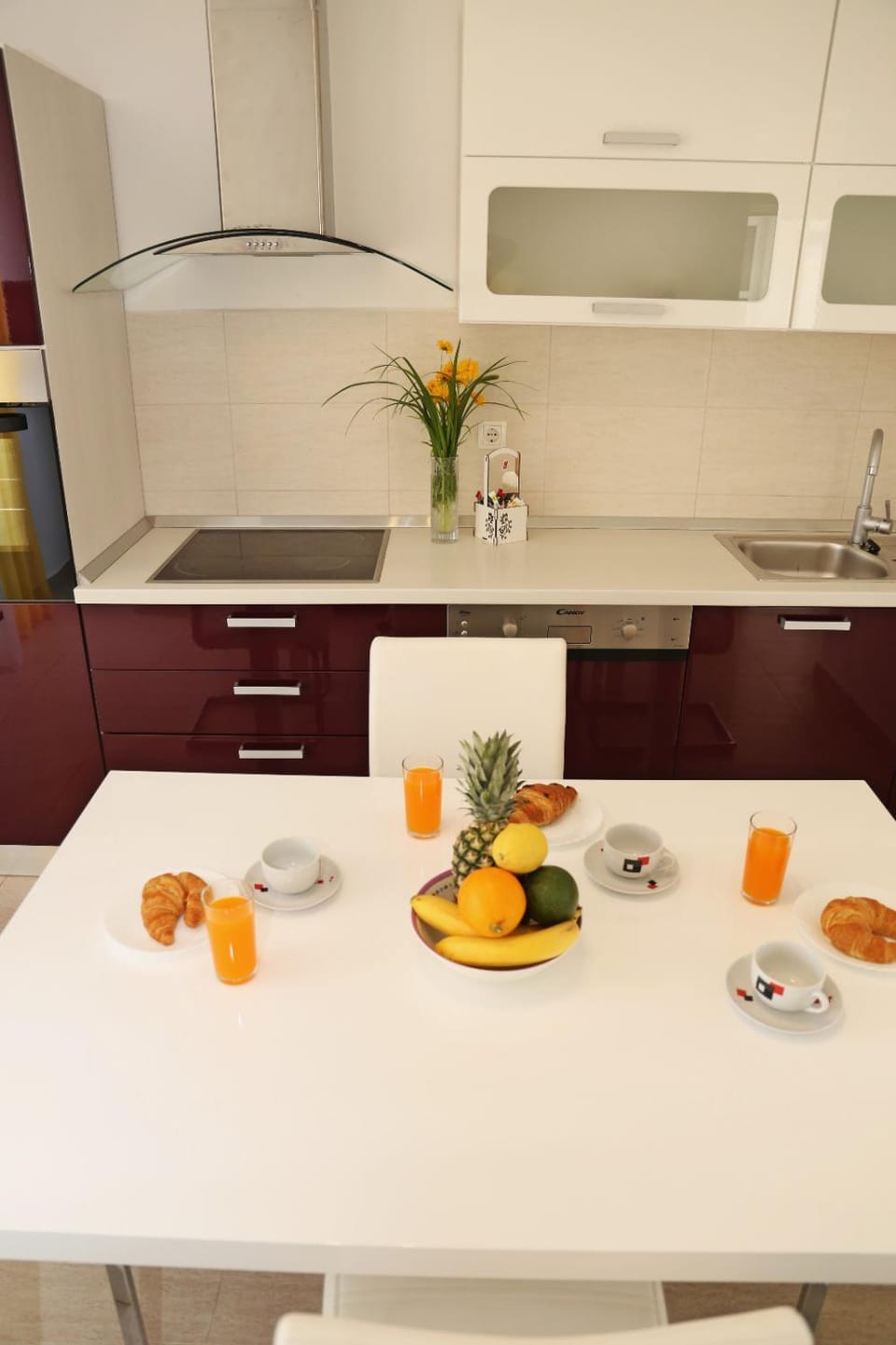 Kitchen or kitchenette, Dining area, Communal kitchen