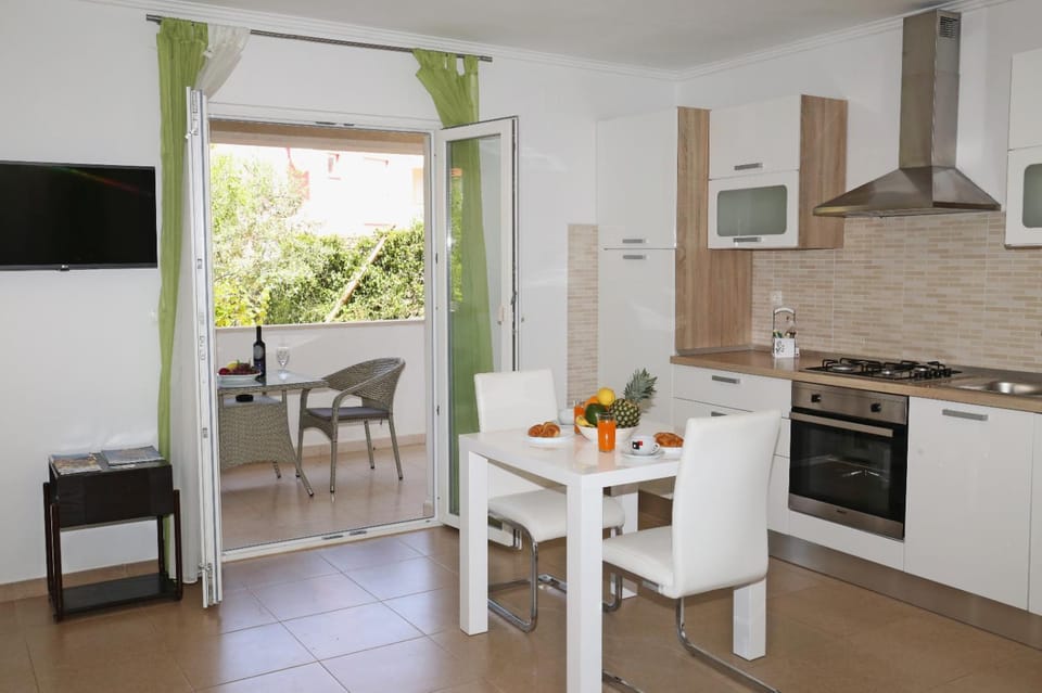 Day, Kitchen or kitchenette, Dining area