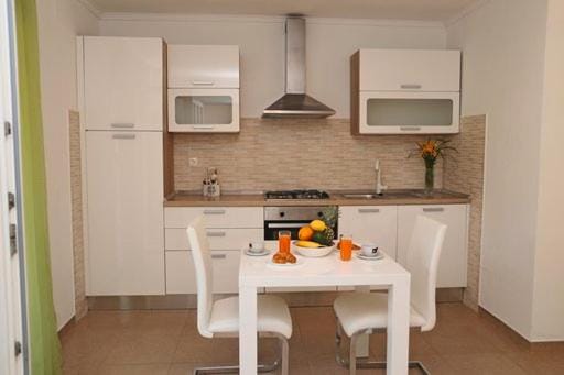 Dining area, Communal kitchen