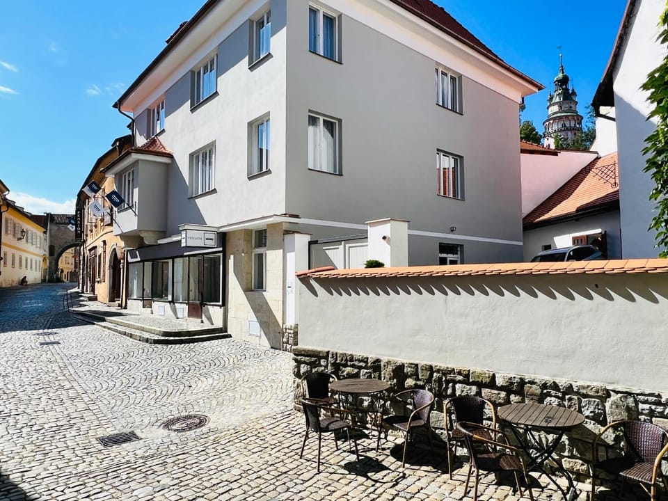 Property building, Neighbourhood