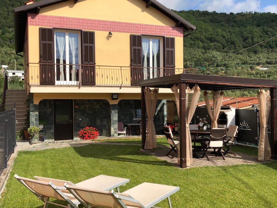 Casa Ginni con Piscina e giardino House in Liguria