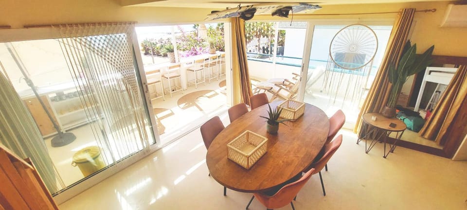 Beach penthouse with rooftopbar and Starlink WiFi, spectacular 180 degrees ocean view Apartment in Santa Maria