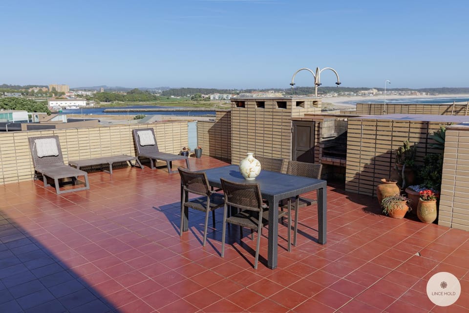 Patio, Natural landscape, Solarium, View (from property/room), Balcony/Terrace, Dining area, River view, Sea view