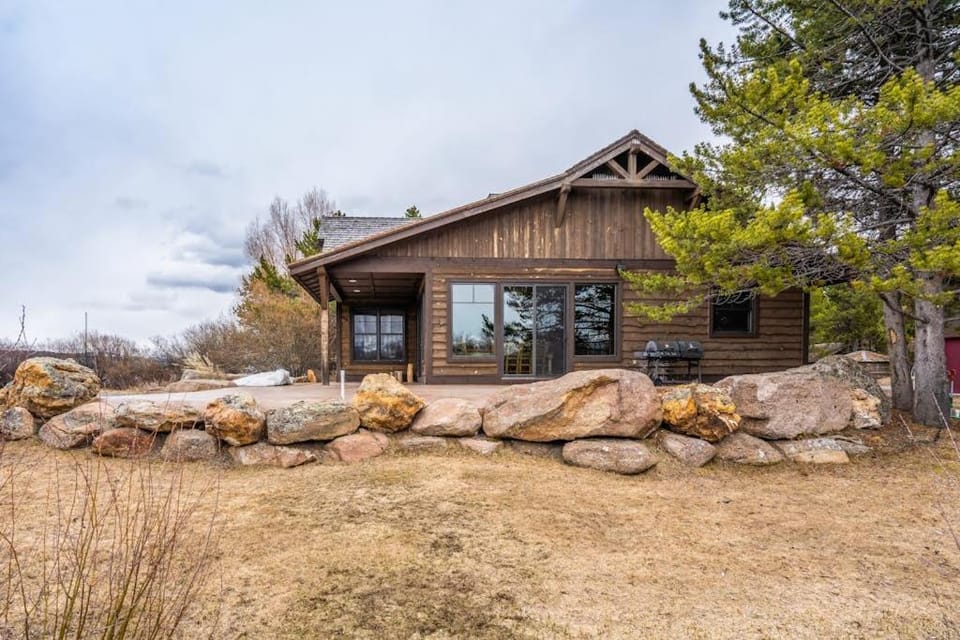 Rainbow Point Sabo Cabin Cabin in Hebgen Lake