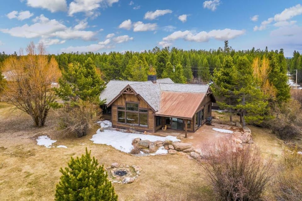 Rainbow Point Sabo Cabin Cabin in Hebgen Lake