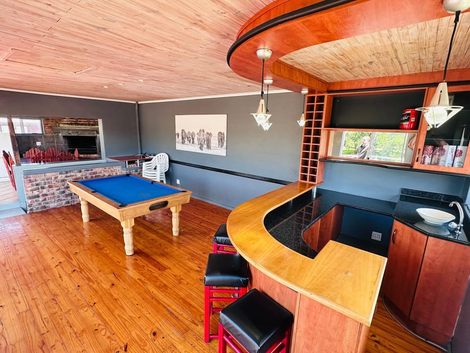 Billiard, Game Room, Seating area, Evening entertainment