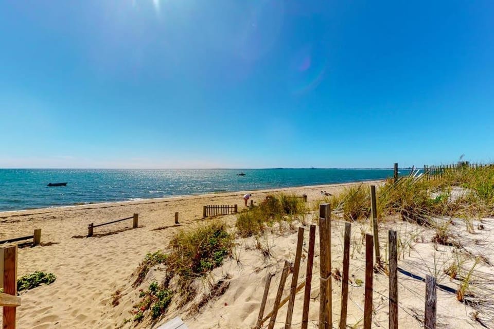 Sand & Beach Within Reach Apartment in North Truro