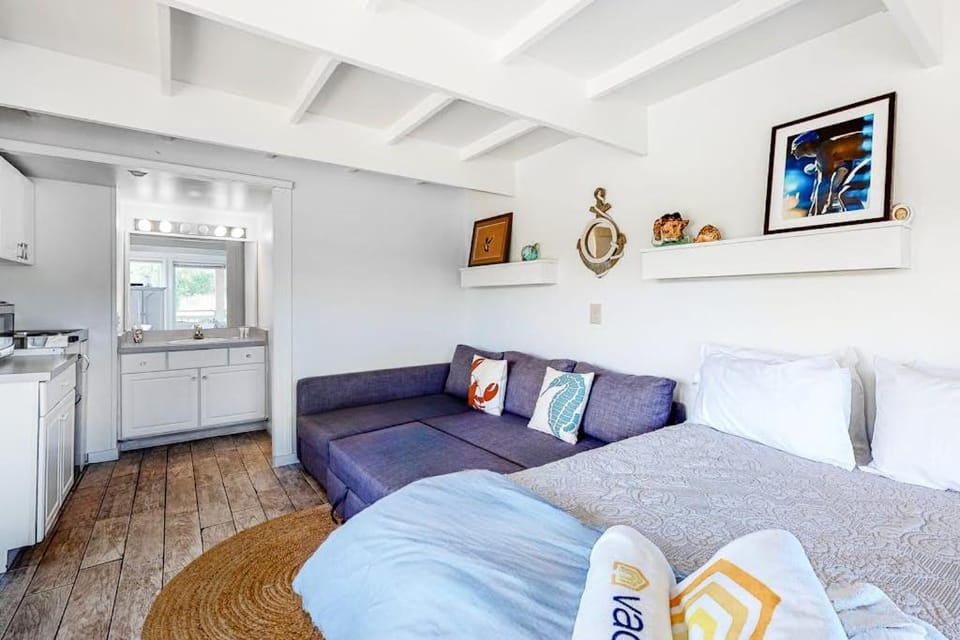 Sand & Beach Within Reach Apartment in North Truro