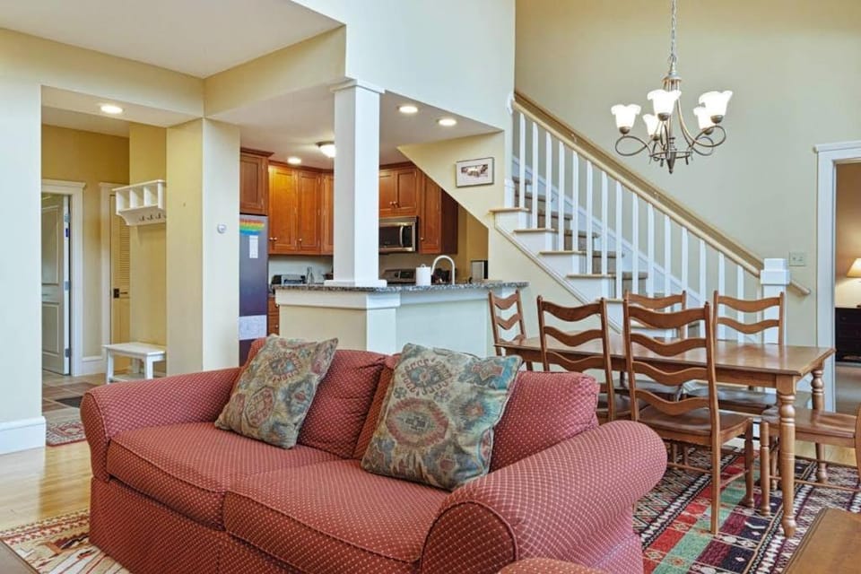 Castle Hill Condo House in Proctorsville