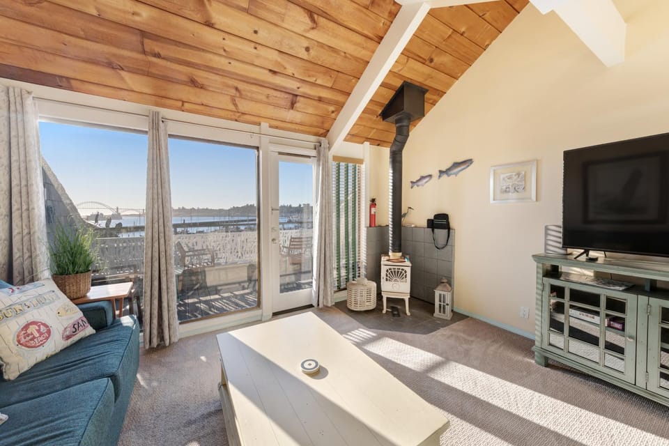 Embarcadero Bay View Apartment in Newport