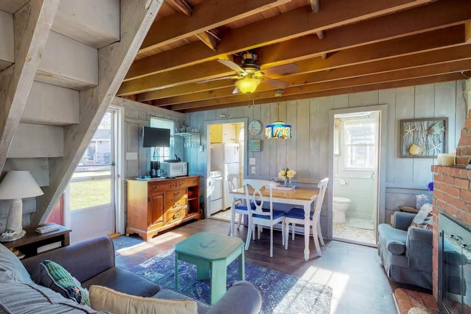 Sea Coast Cottage House in Cummaquid