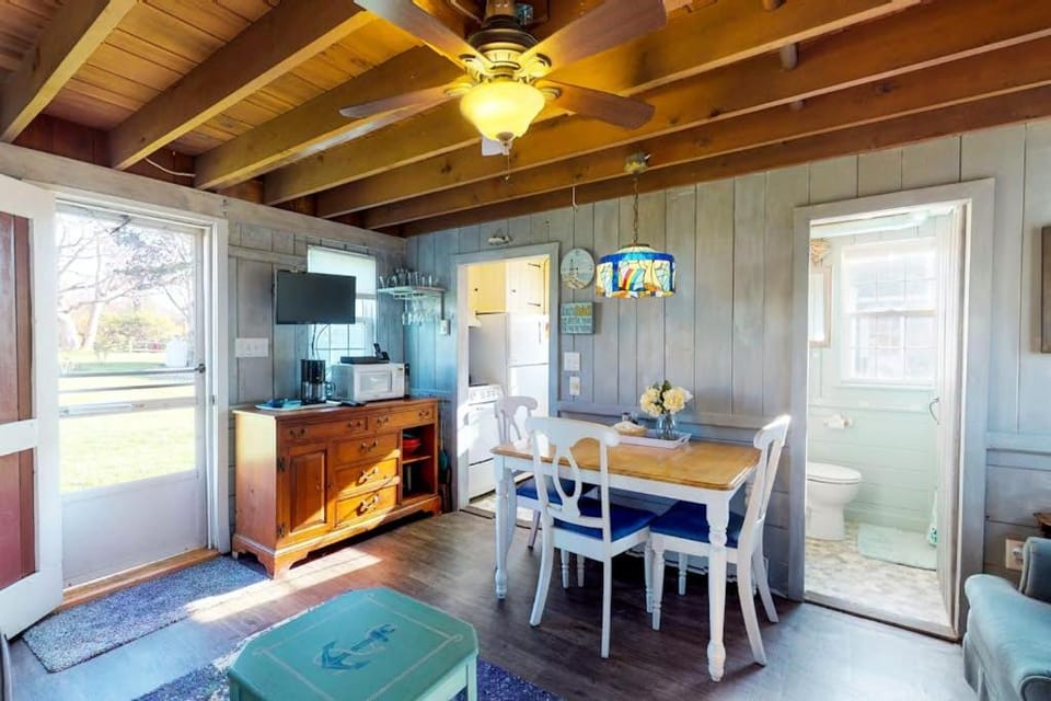 Sea Coast Cottage House in Cummaquid