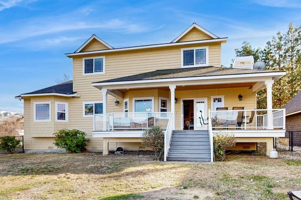 The Vineyards Lodge House in Lake Entiat