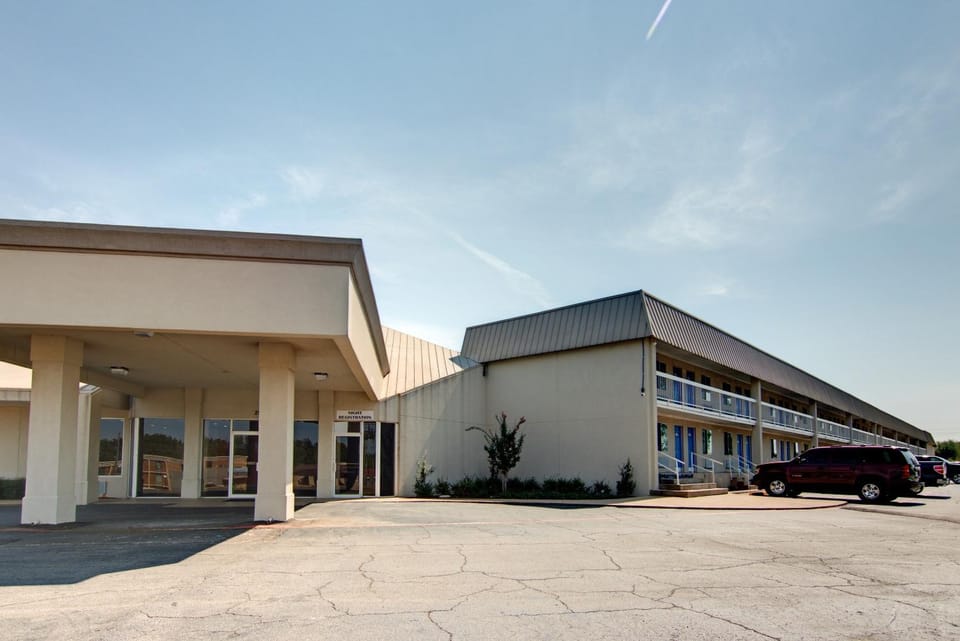 Property building, Facade/entrance, Day, On site, Time of day