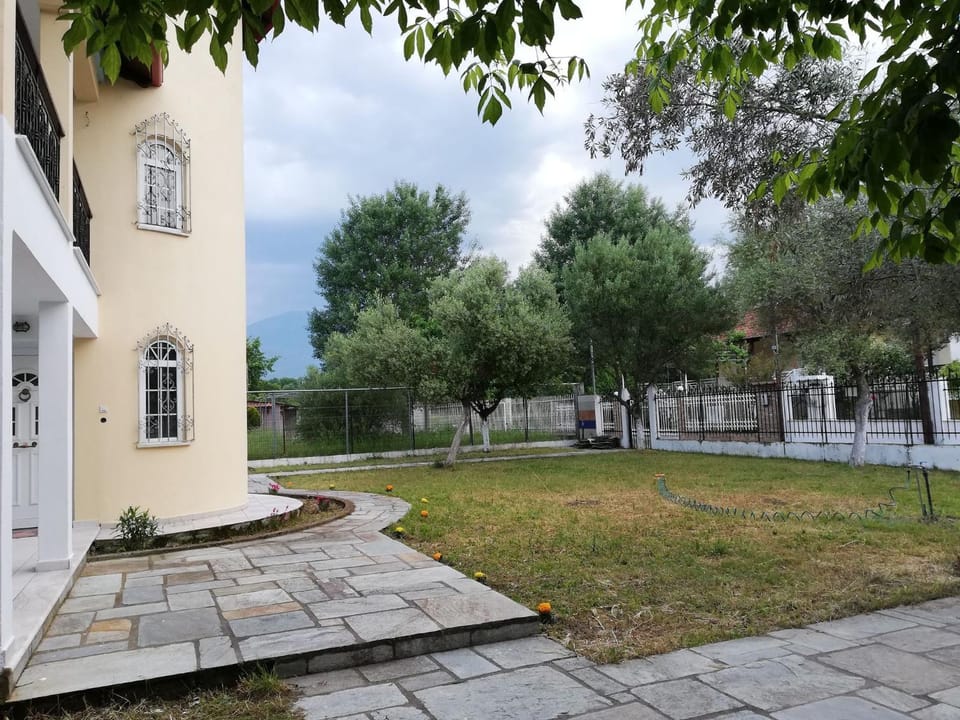 Property building, Facade/entrance, Garden