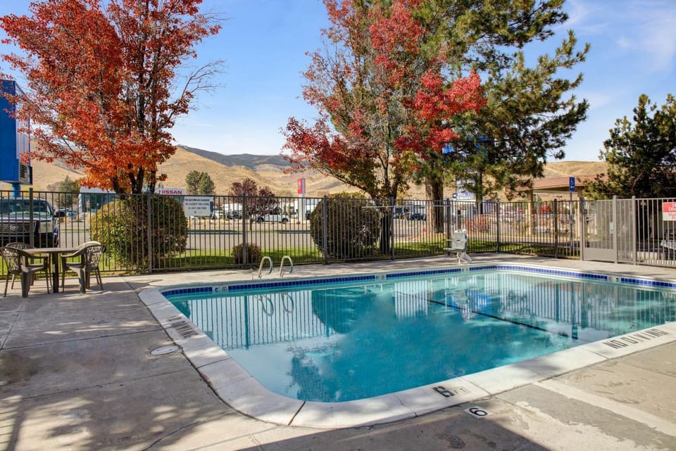 Pool view, Swimming pool